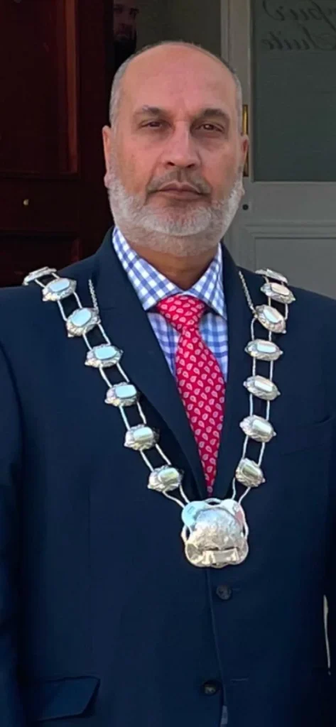 Man wearing ceremonial chain